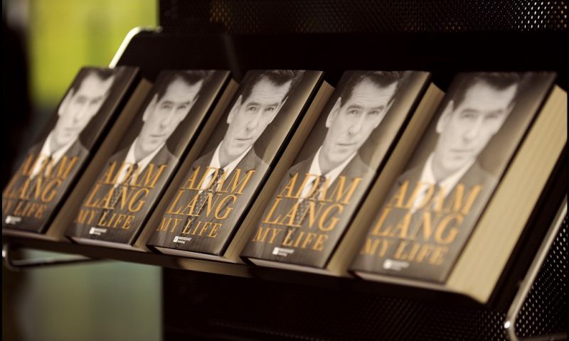 Пирс Броснан, Pierce Brosnan, Adam Lang, книга, автобиография